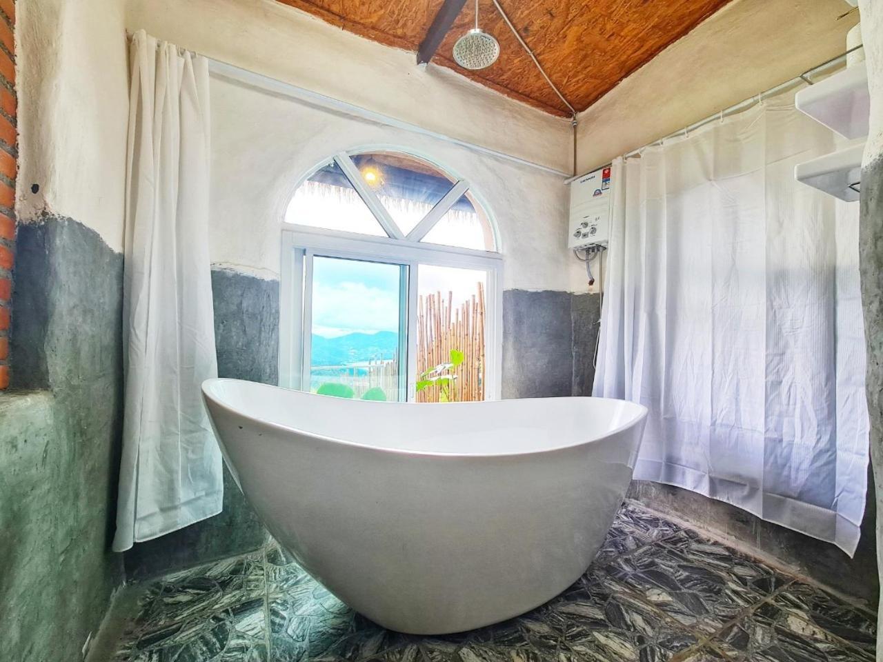 แสงเหนือแคมป์ปิ้งม่อนแจ่ม Hotell Ban Mae Raem Exteriör bild
